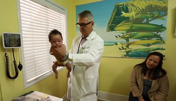 Un doctor îți arată cum faci bebelusii sa nu mai planga în doar câteva secunde