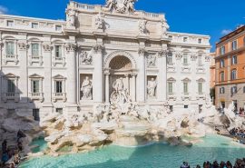Peste 3 000 de euro sunt aruncați zilnic de către turiști în Fontana di Trevi din Roma