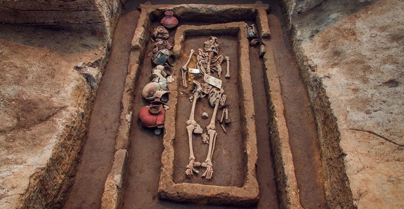 Mormintele uriașilor din China