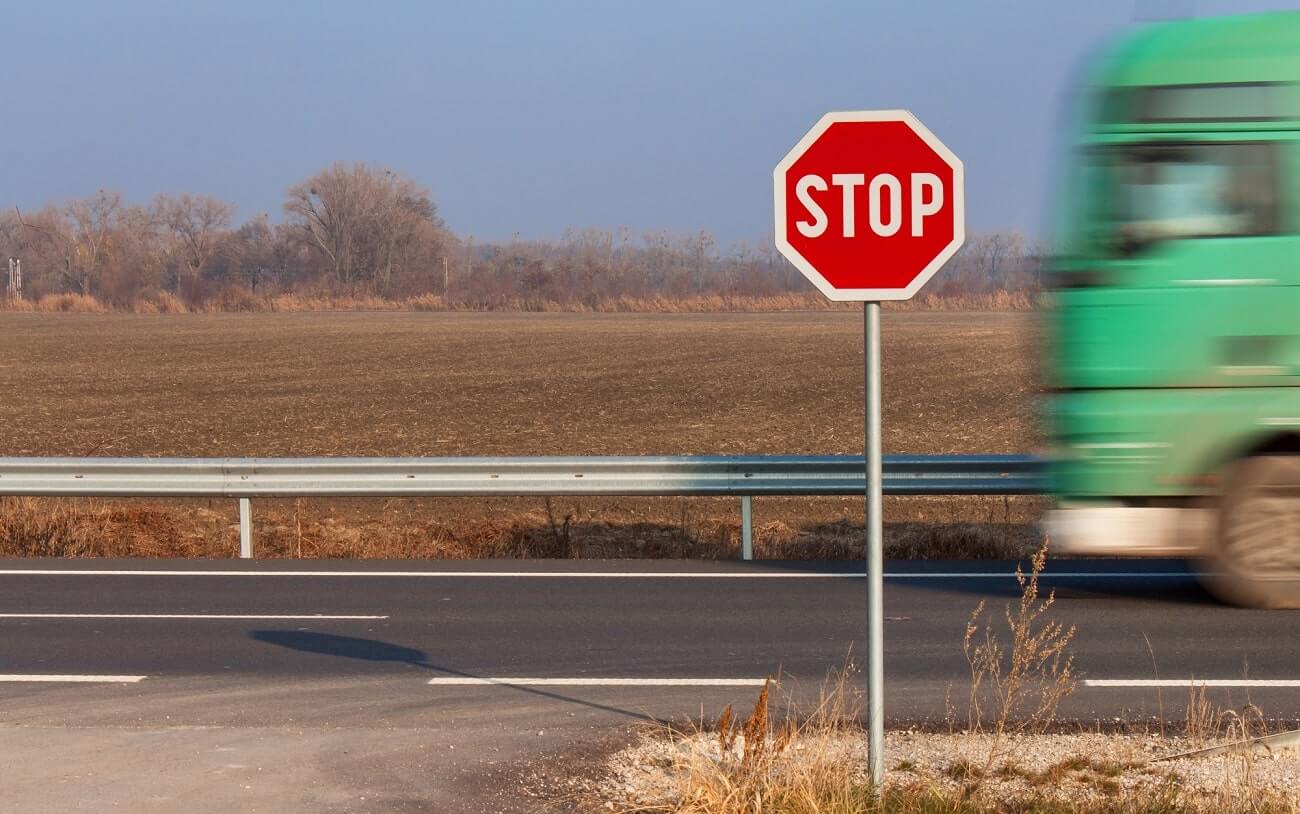 De ce semnul STOP are opt laturi?