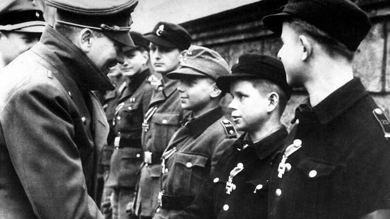 Povestea lui Alfred Czech, băiatul de 12 ani trimis de Hitler la război