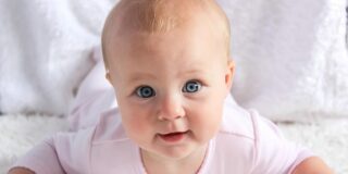 De ce bebelușii clipesc mai rar decât adulții?