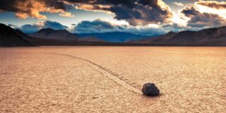 Misterul pietrelor care se plimbă singure prin deșert a fost rezolvat