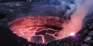 Ce se întâmplă dacă un om cade într-un vulcan activ?