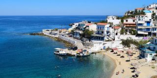 Misterul insulei Ikaria din Grecia. De ce oamenii de aici trăiesc peste 90 de ani?